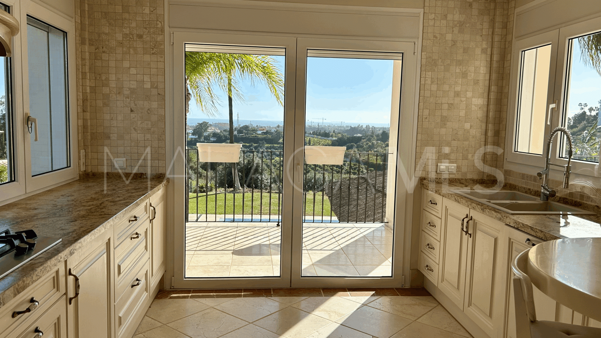 Villa for sale in Estepona