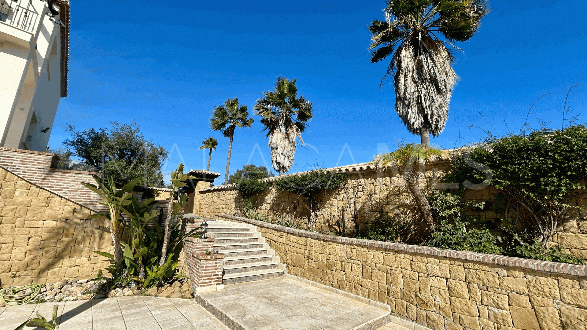 Villa for sale in Estepona