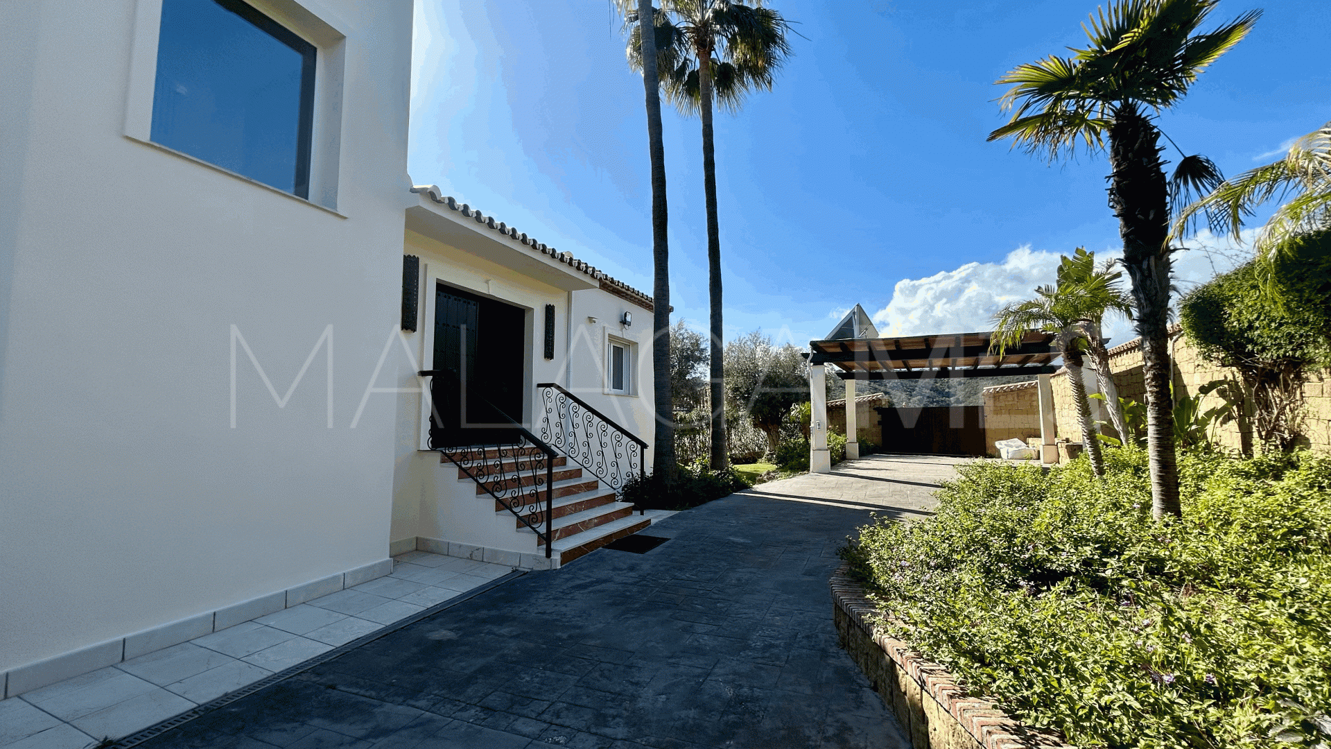 Villa for sale in Estepona