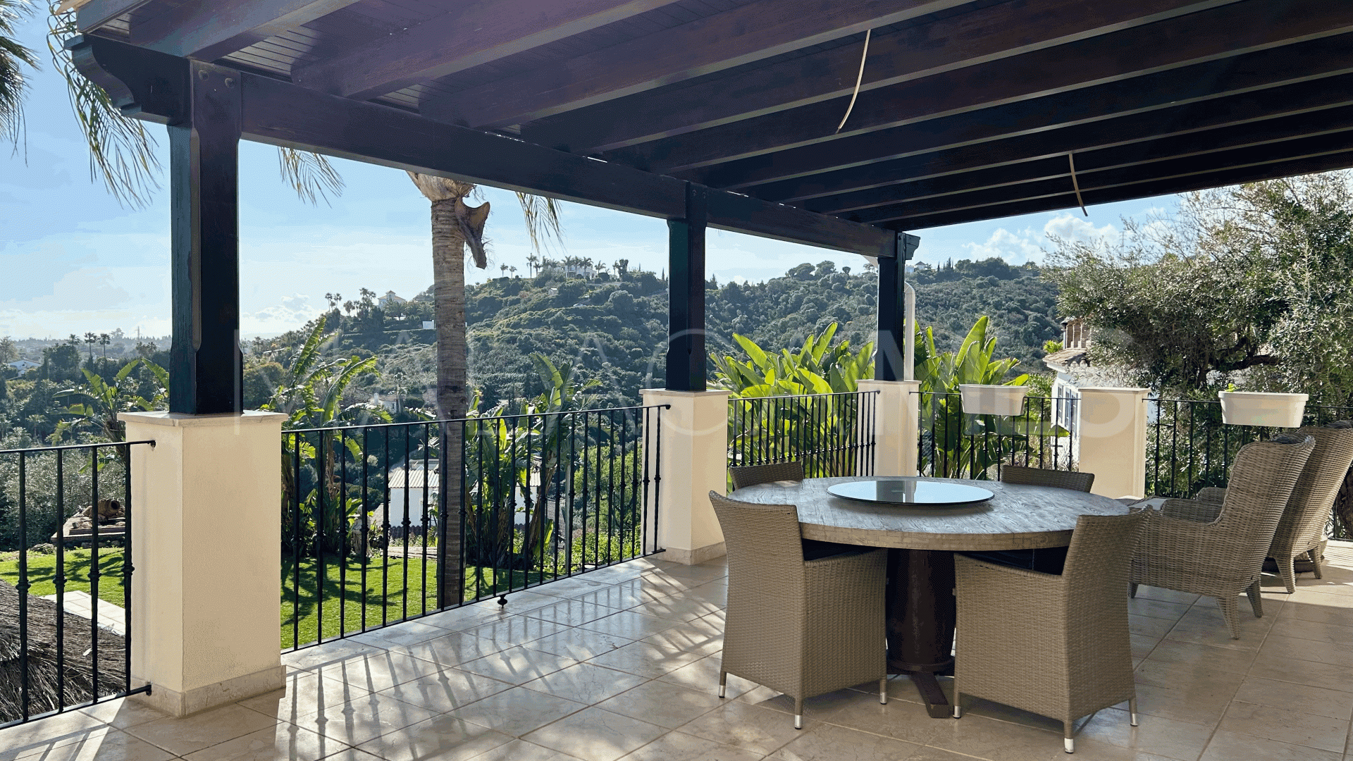 Villa for sale in Estepona