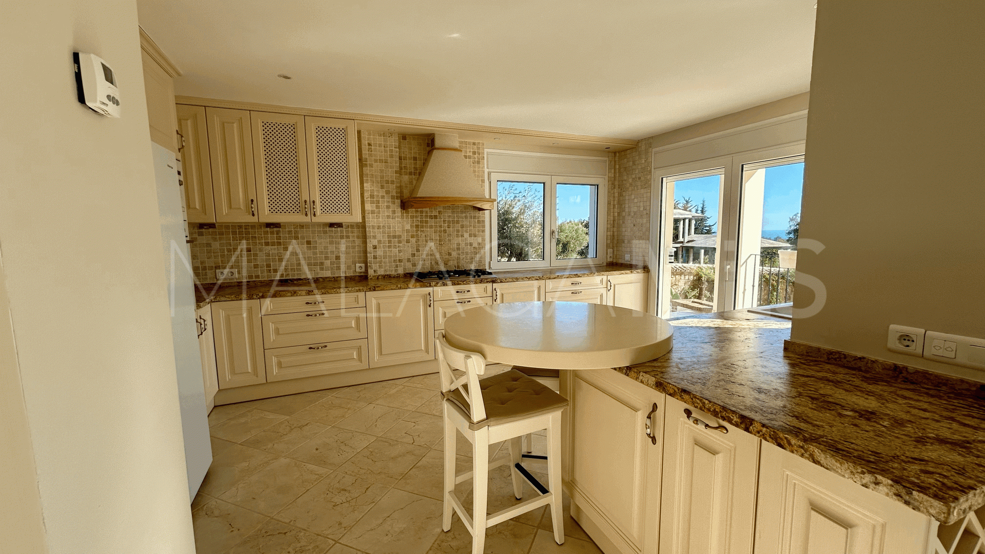 Villa for sale in Estepona