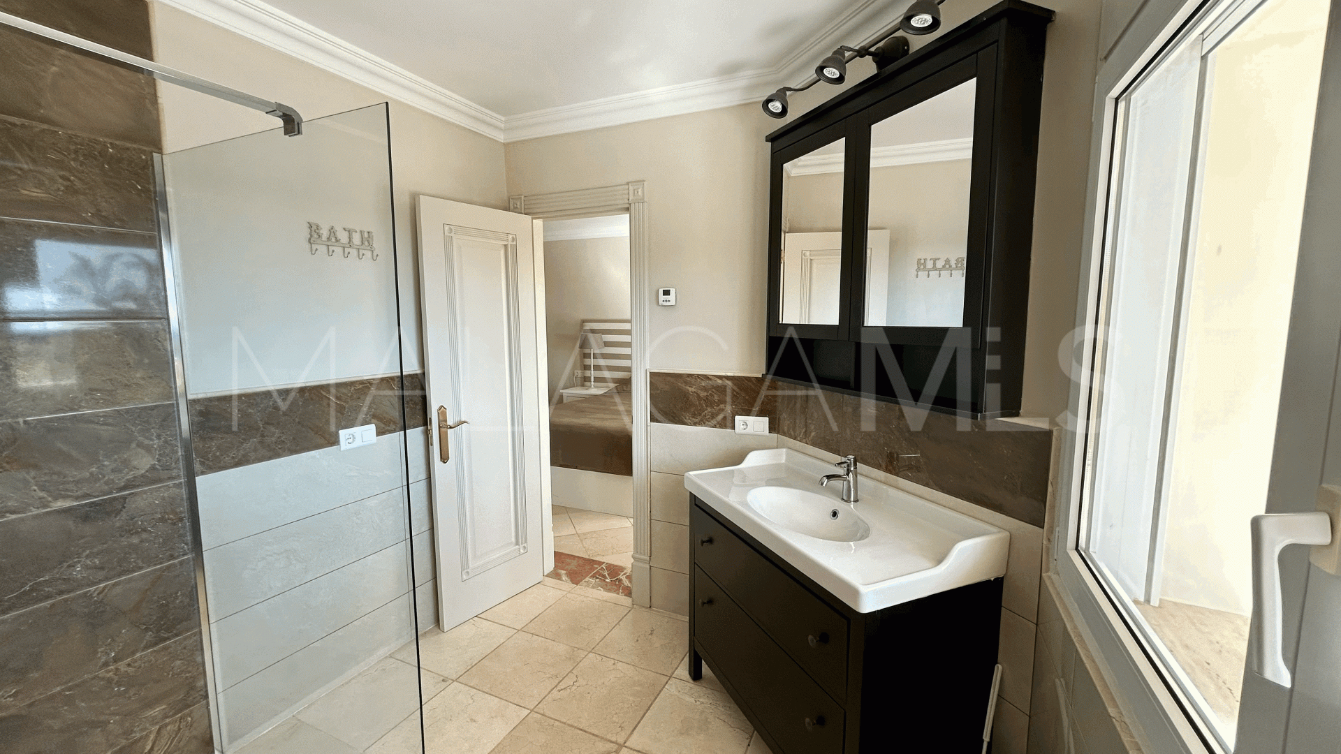 Villa for sale in Estepona