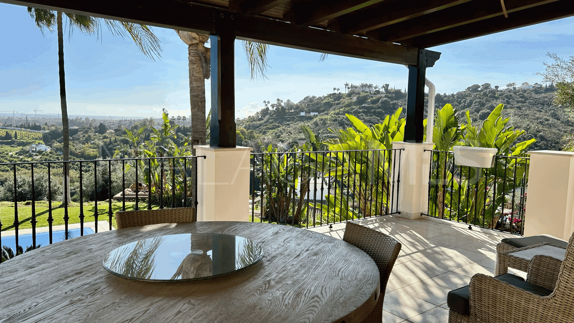 Villa for sale in Estepona