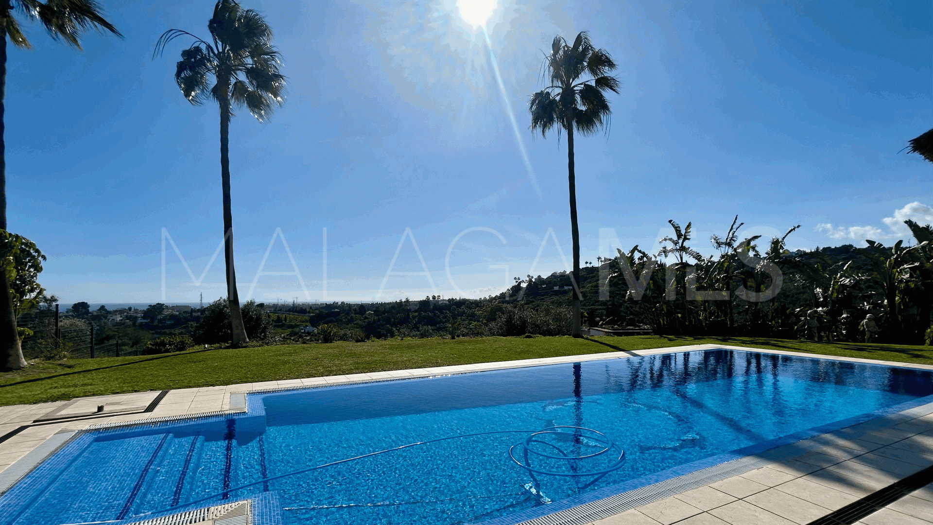Villa for sale in Estepona