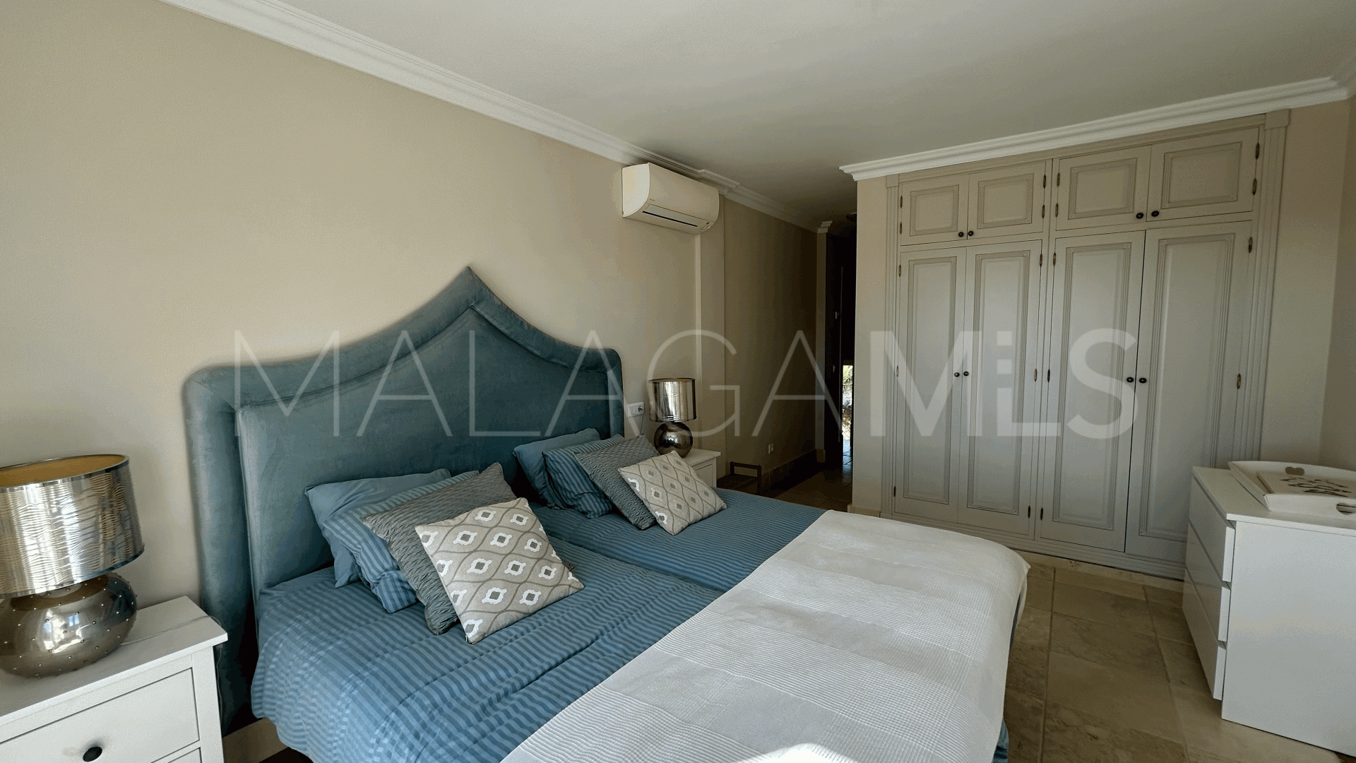 Villa for sale in Estepona