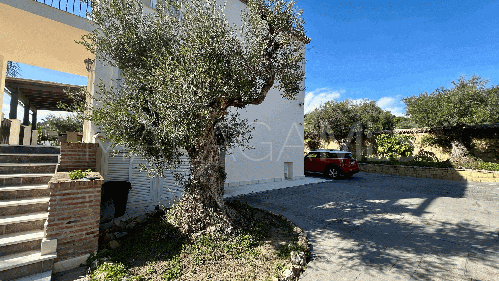 Villa for sale in Estepona