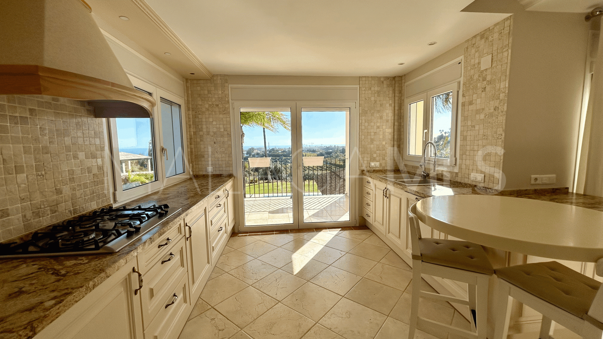 Villa for sale in Estepona