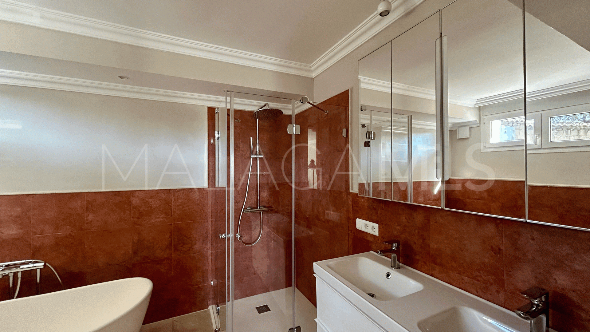 Villa for sale in Estepona