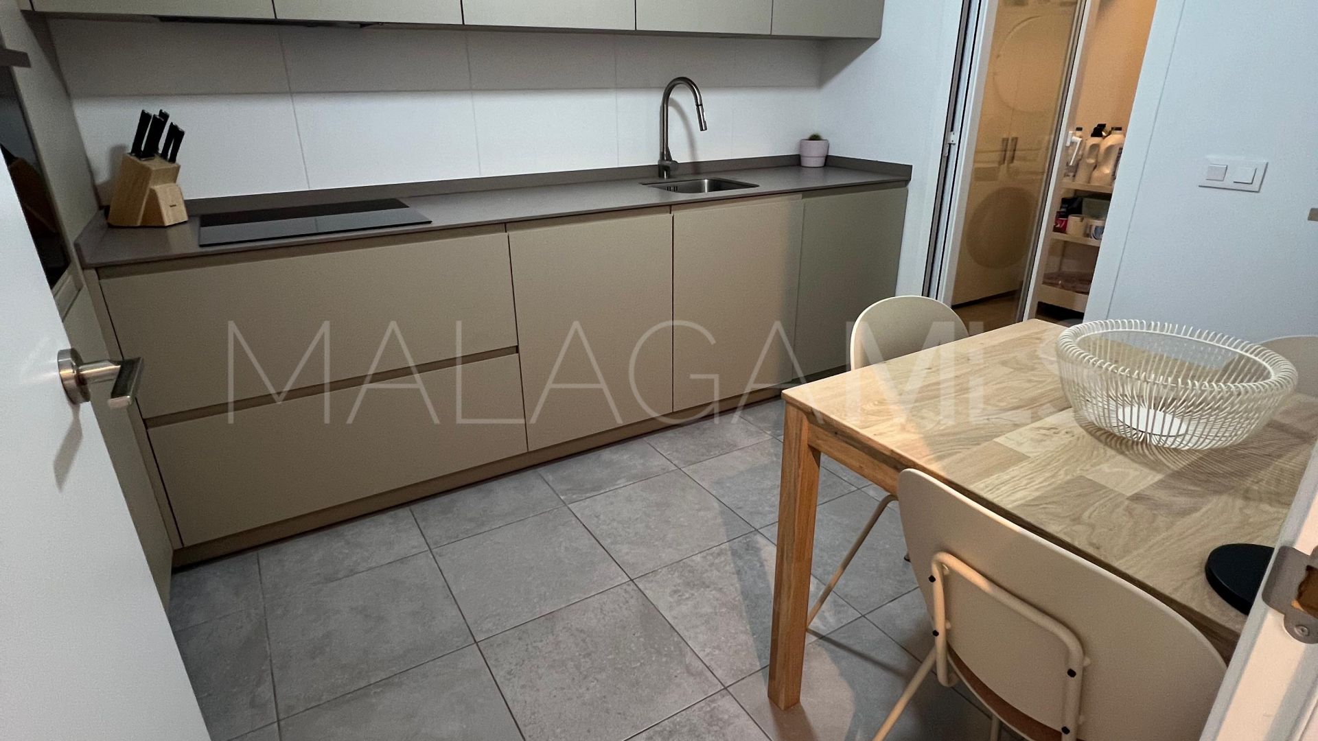 3 bedrooms apartment in Estepona for sale
