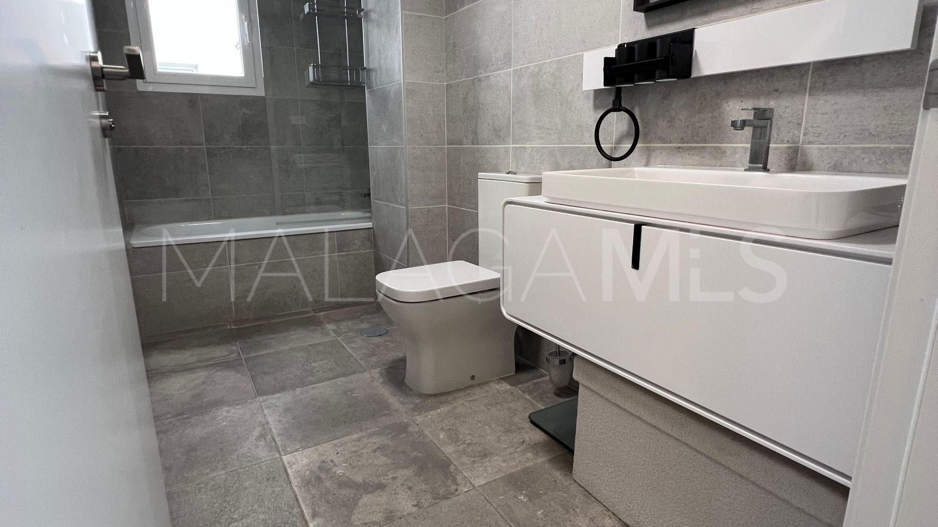 3 bedrooms apartment in Estepona for sale
