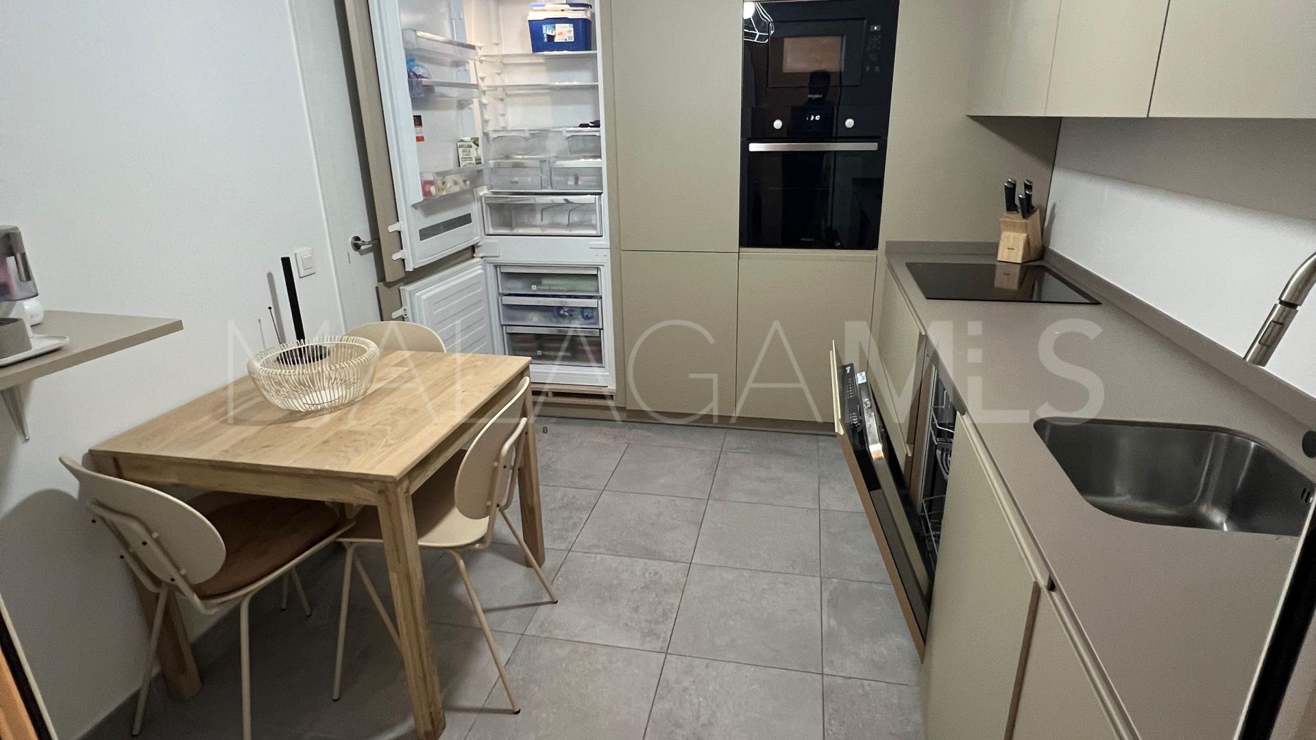 3 bedrooms apartment in Estepona for sale