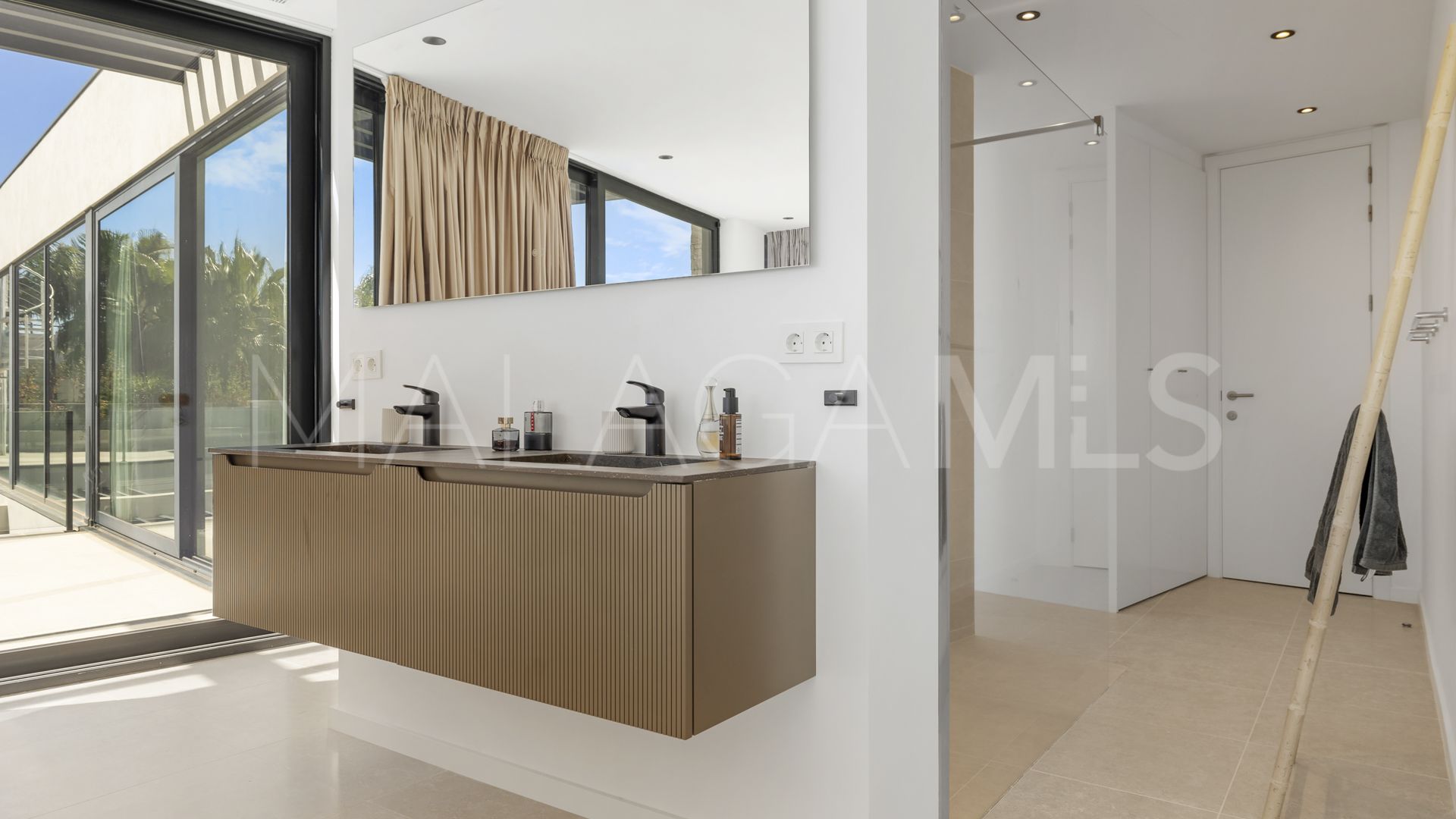 Villa with 5 bedrooms for sale in Benahavis