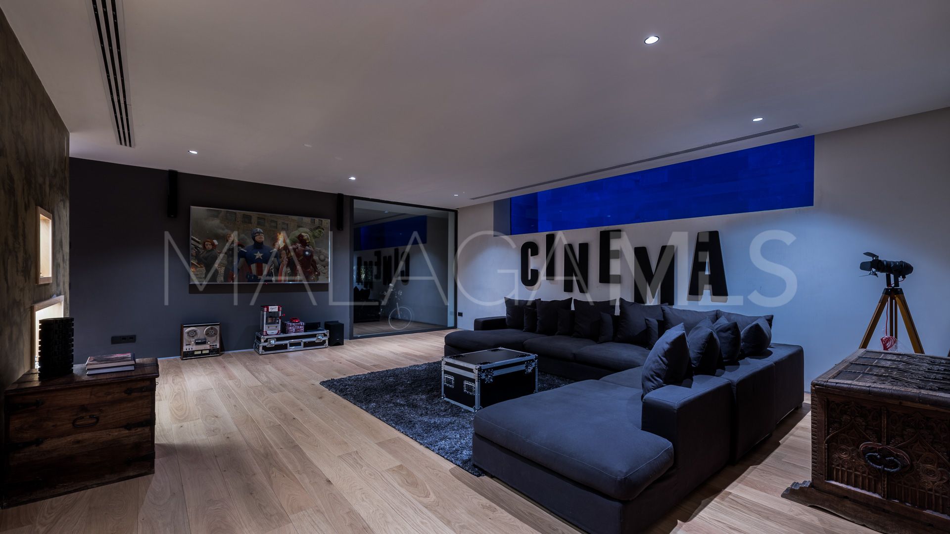 Villa for sale in Nagüeles with 6 bedrooms