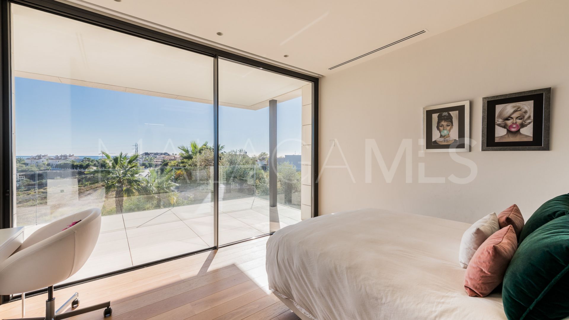 Villa for sale in Nagüeles with 6 bedrooms