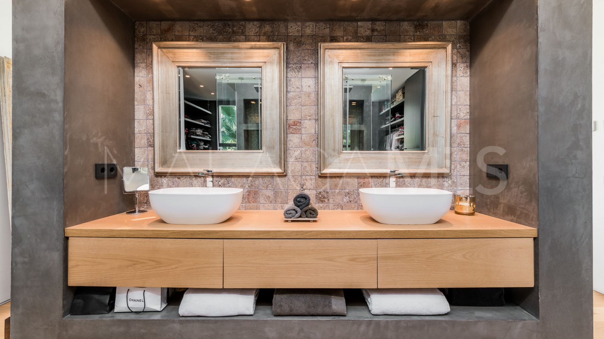 Villa for sale in Nagüeles with 6 bedrooms