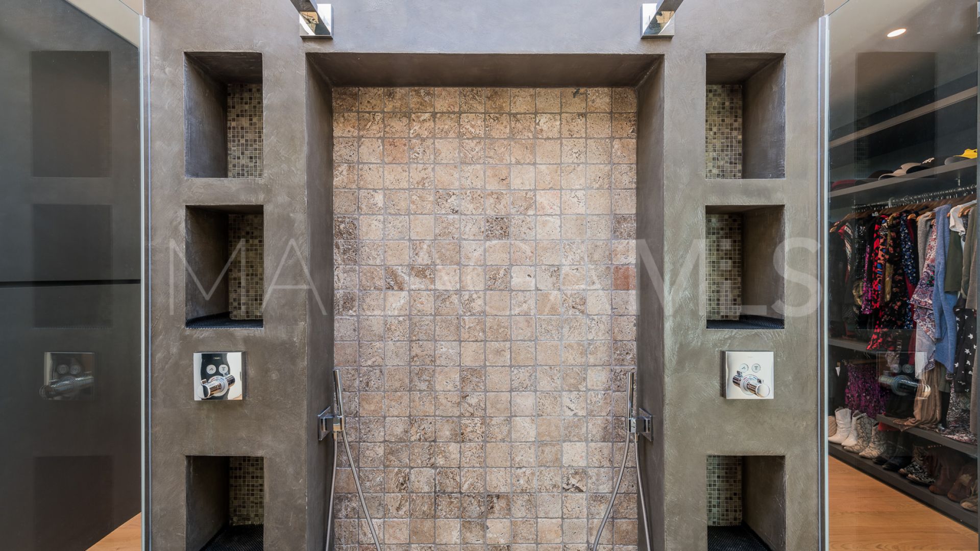 Villa for sale in Nagüeles with 6 bedrooms