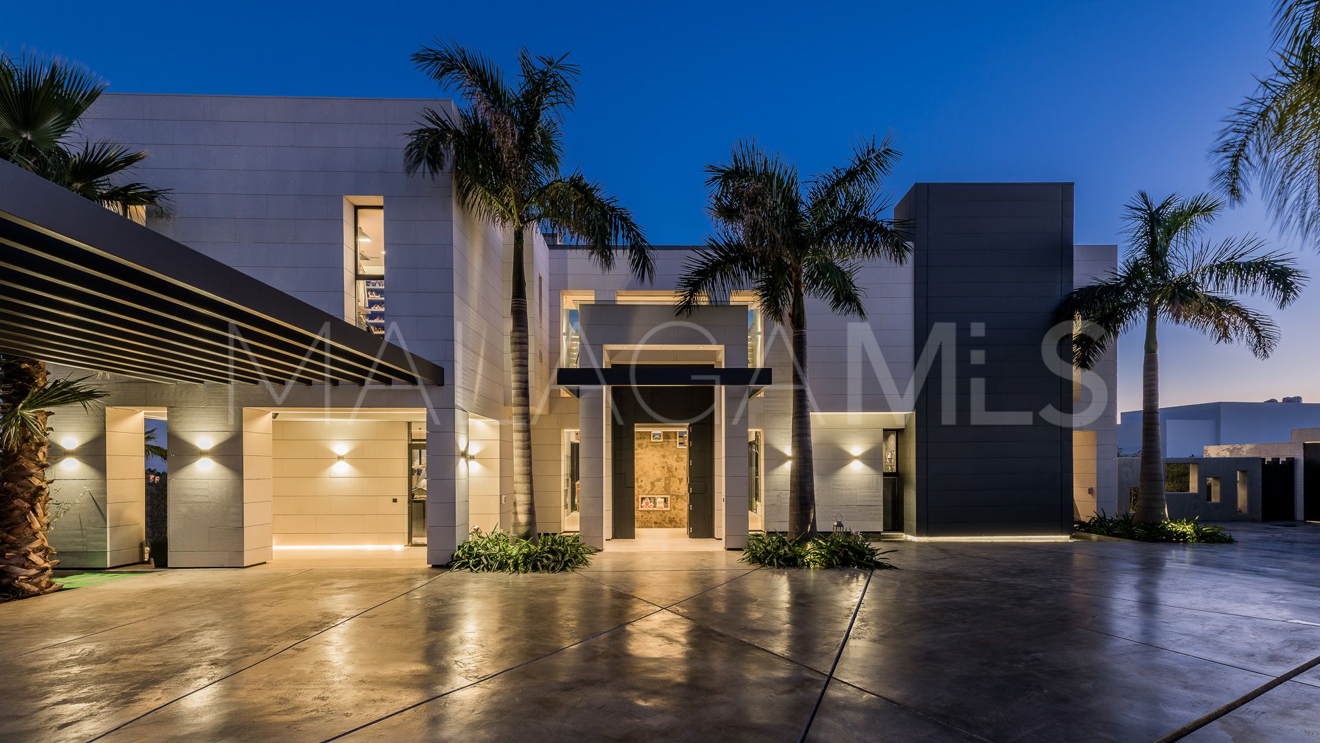 Villa for sale in Nagüeles with 6 bedrooms