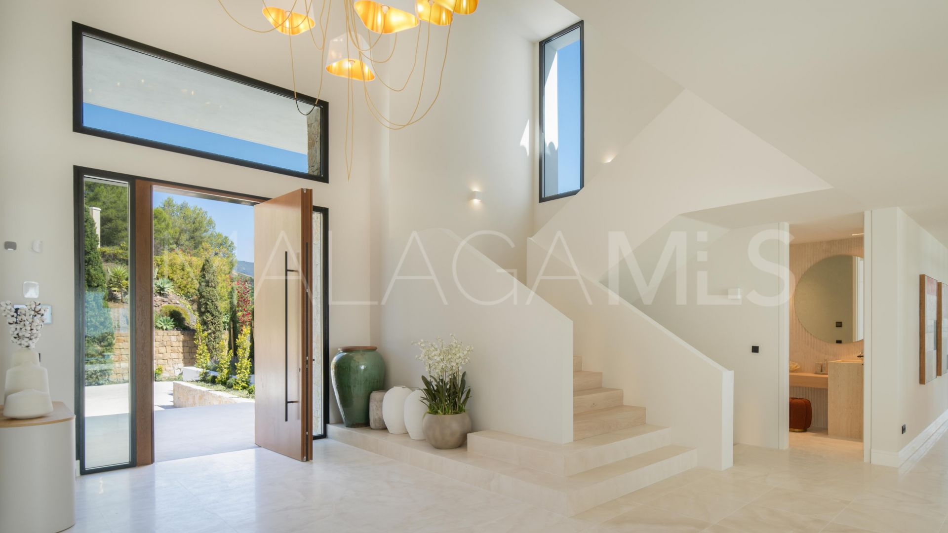 Villa for sale in Benahavis