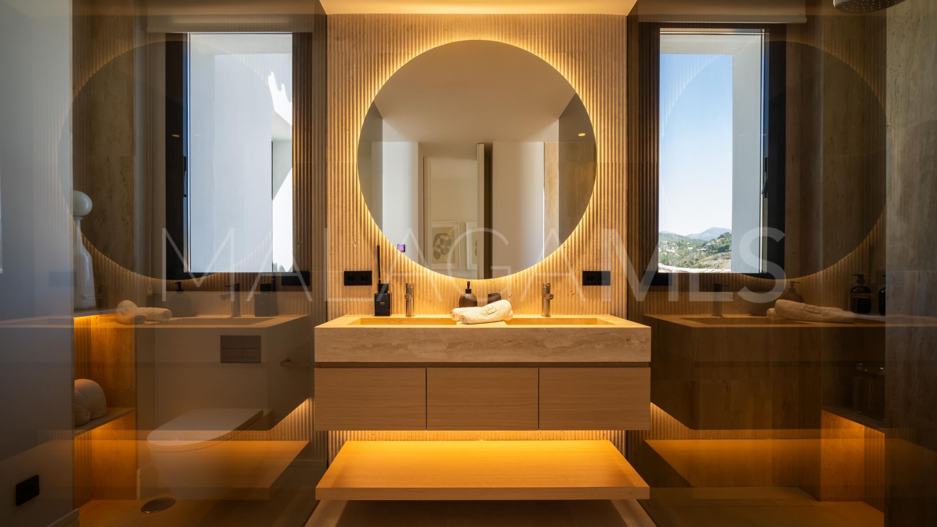 Villa for sale in Benahavis