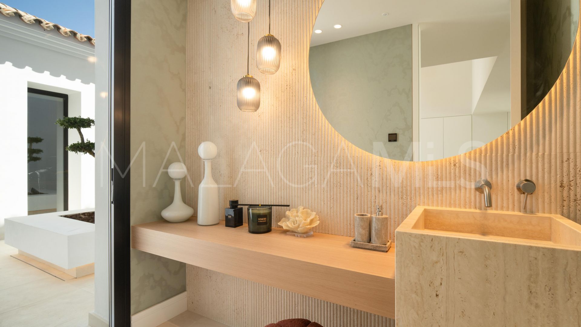 Villa for sale in Benahavis