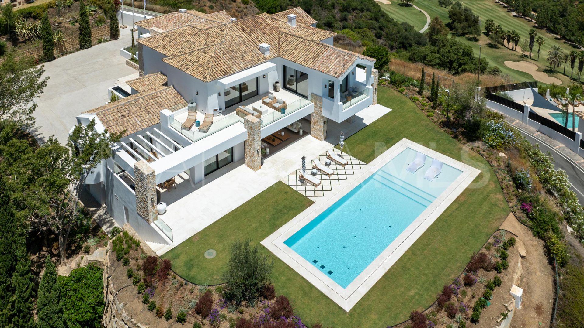 Villa for sale in Benahavis
