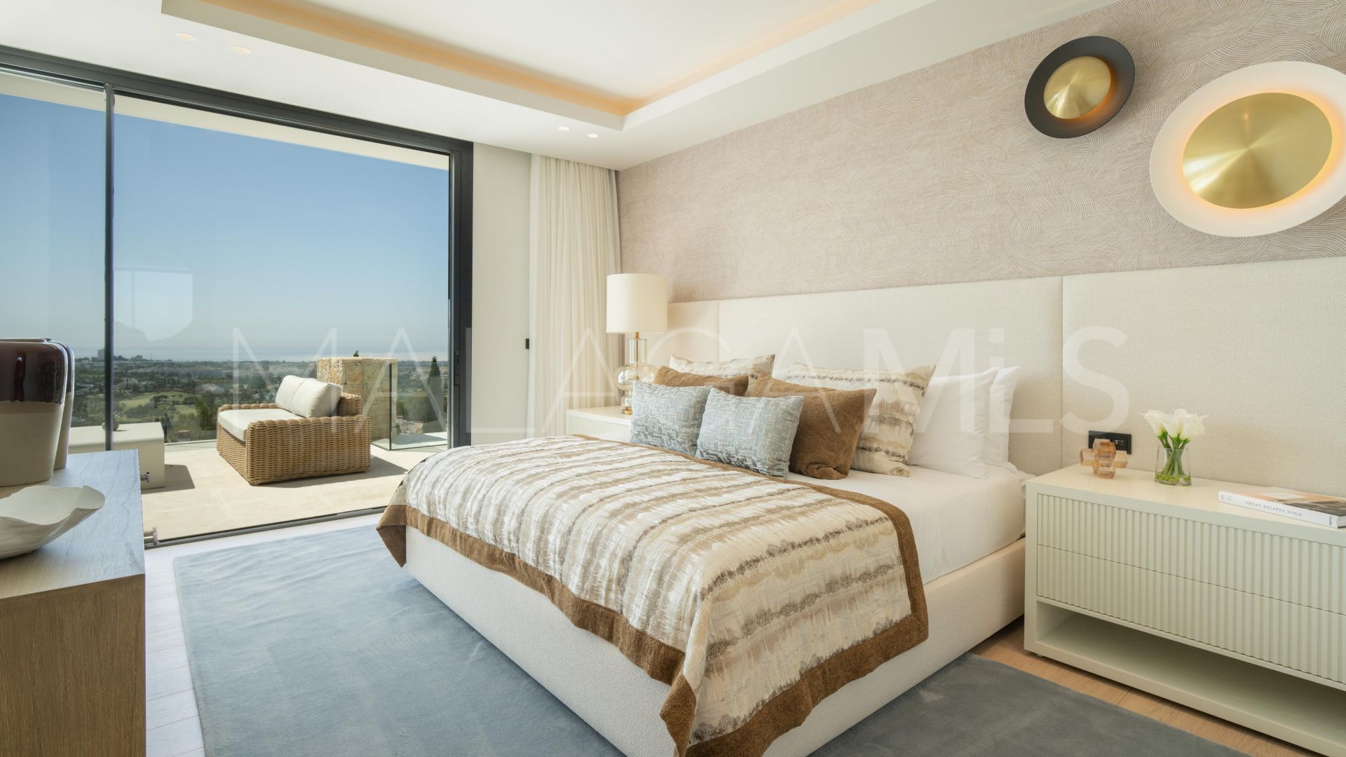 Villa for sale in Benahavis