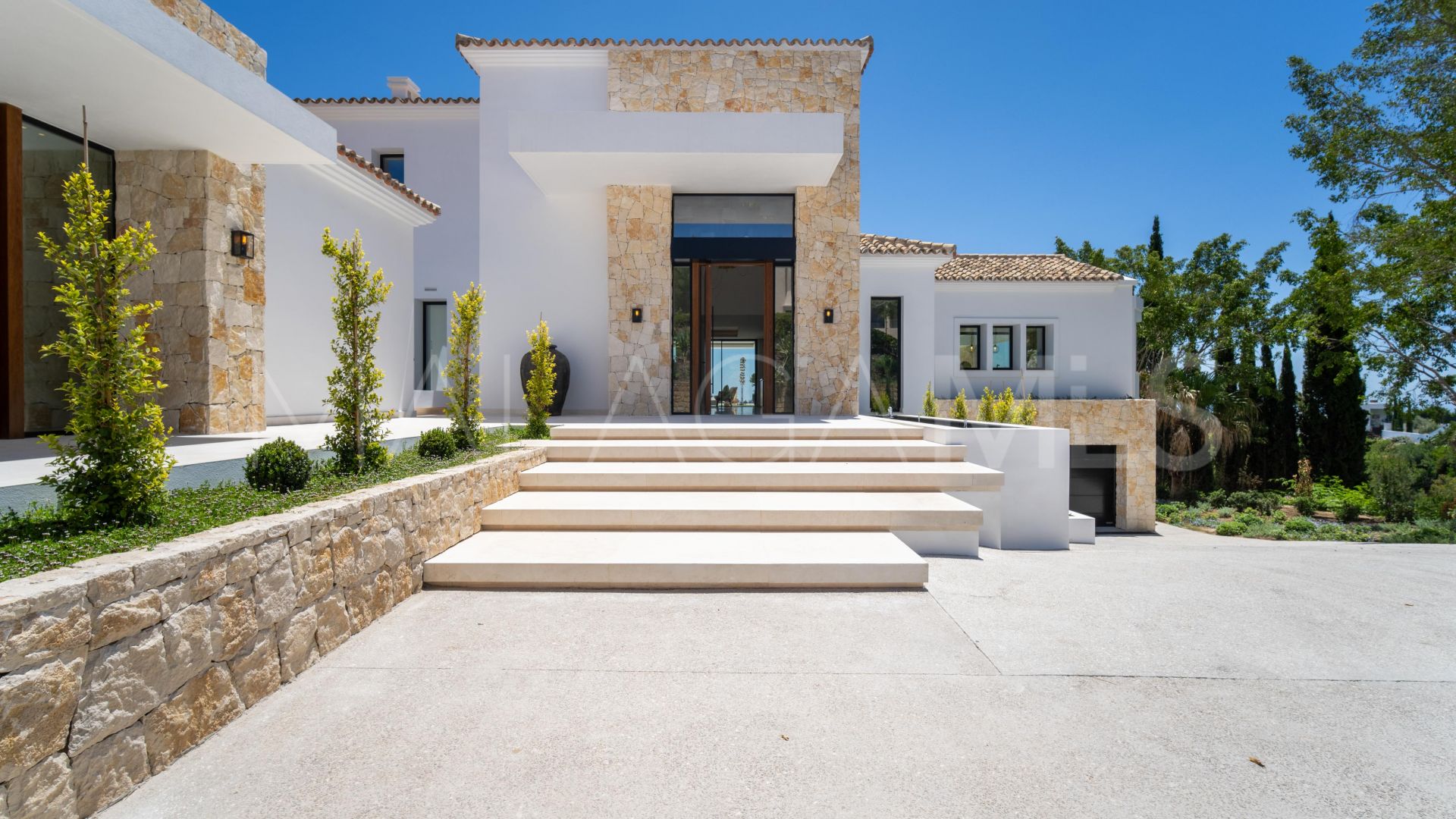 Villa for sale in Benahavis