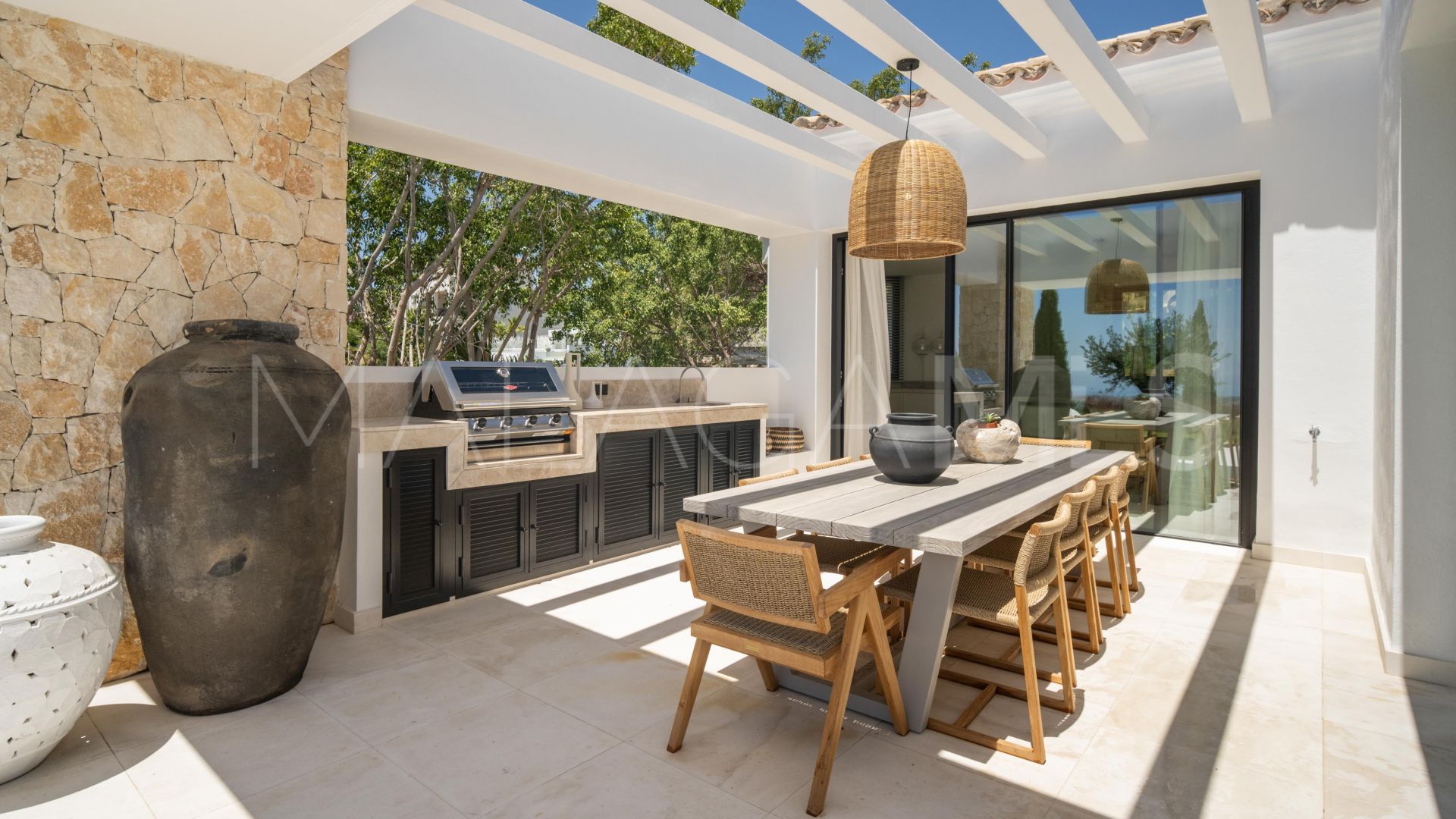Villa for sale in Benahavis