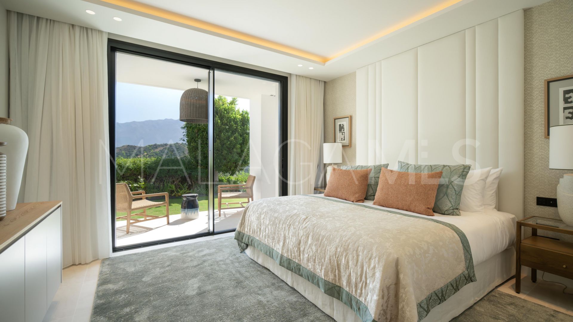 Villa for sale in Benahavis