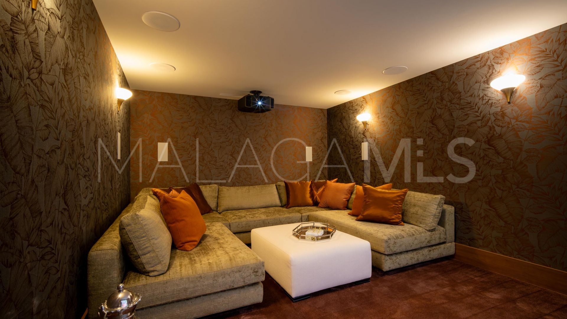 Villa for sale in Benahavis