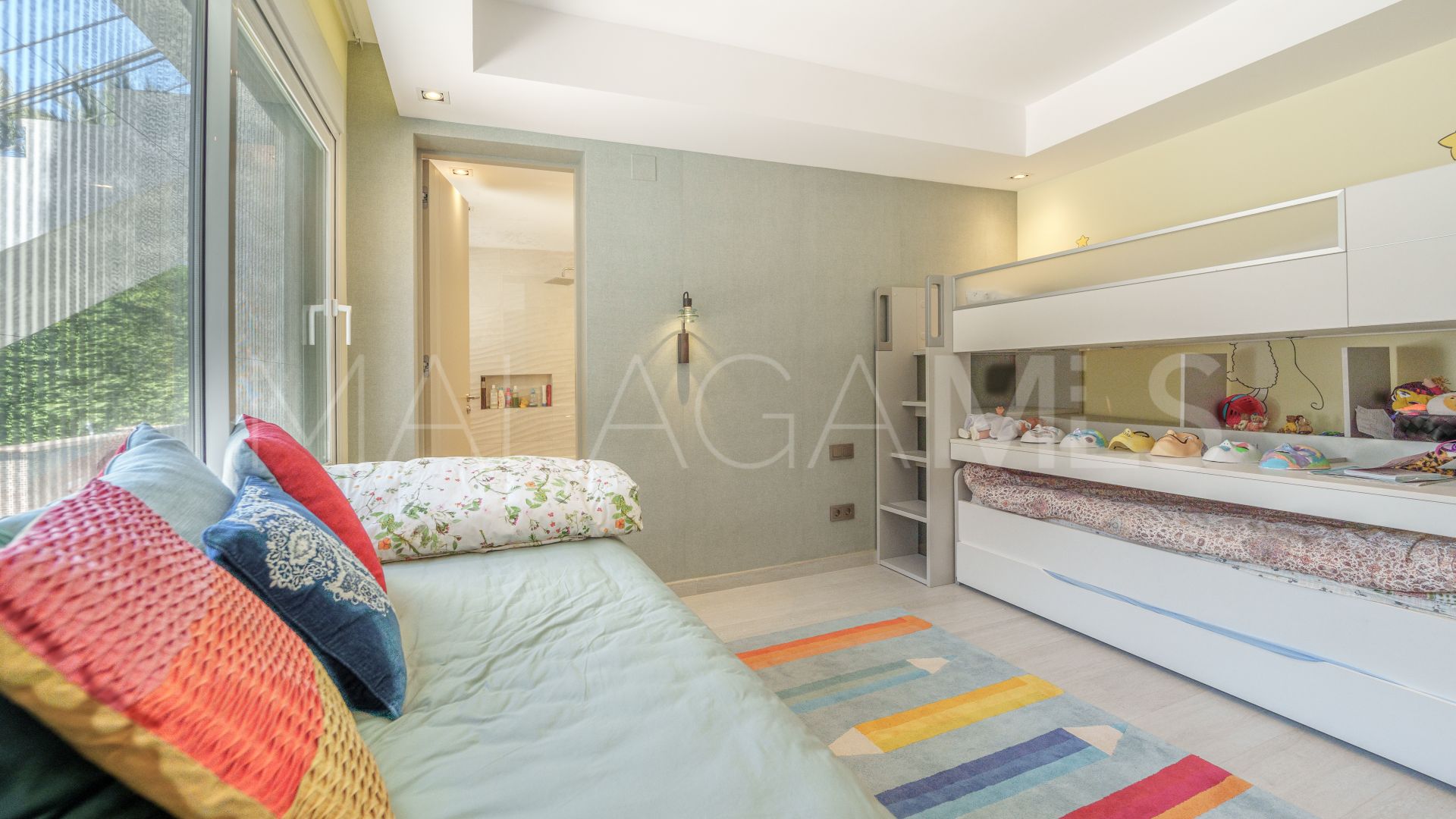 Villa for sale in Nueva Andalucia
