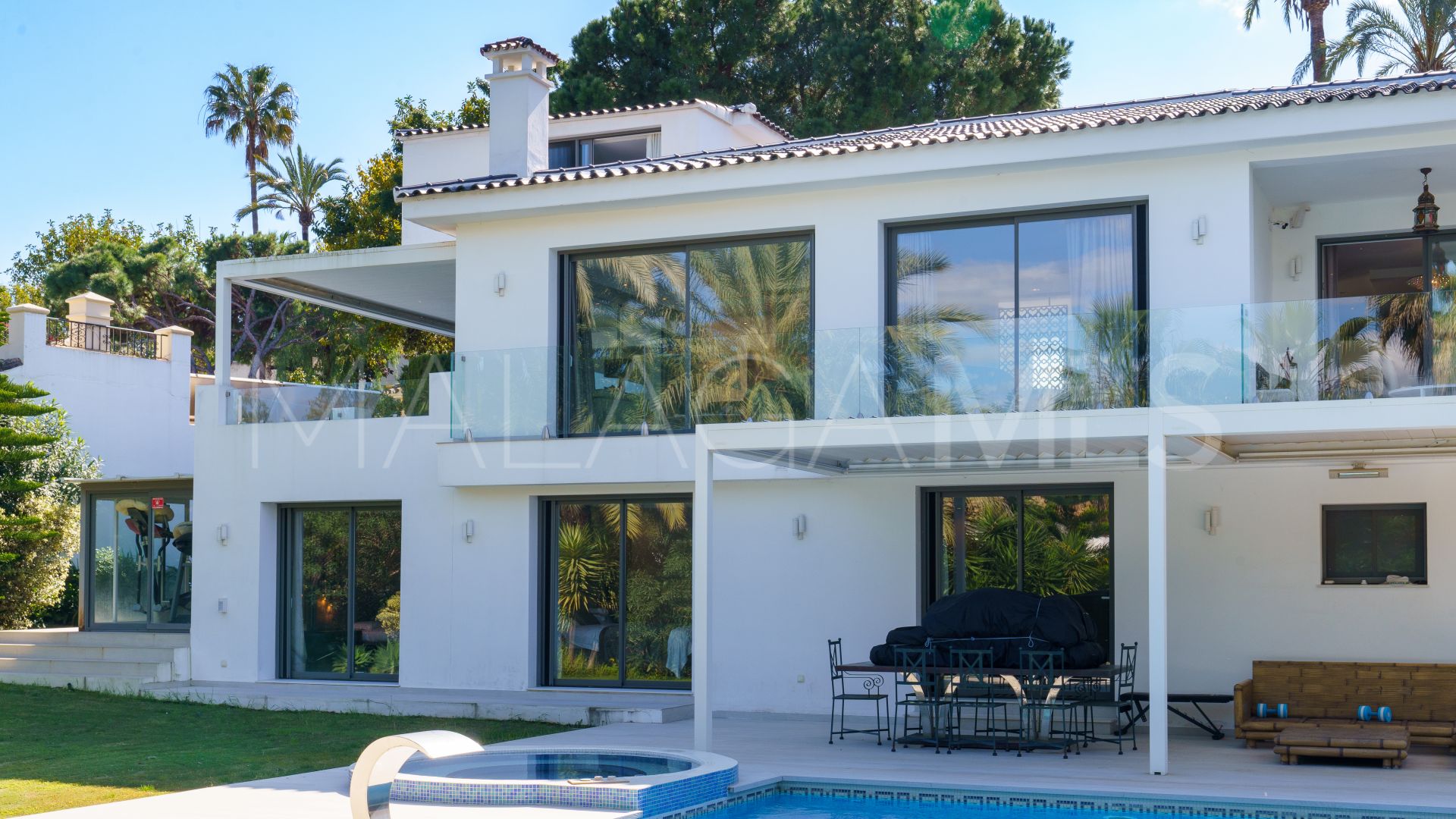 Villa for sale in Nueva Andalucia