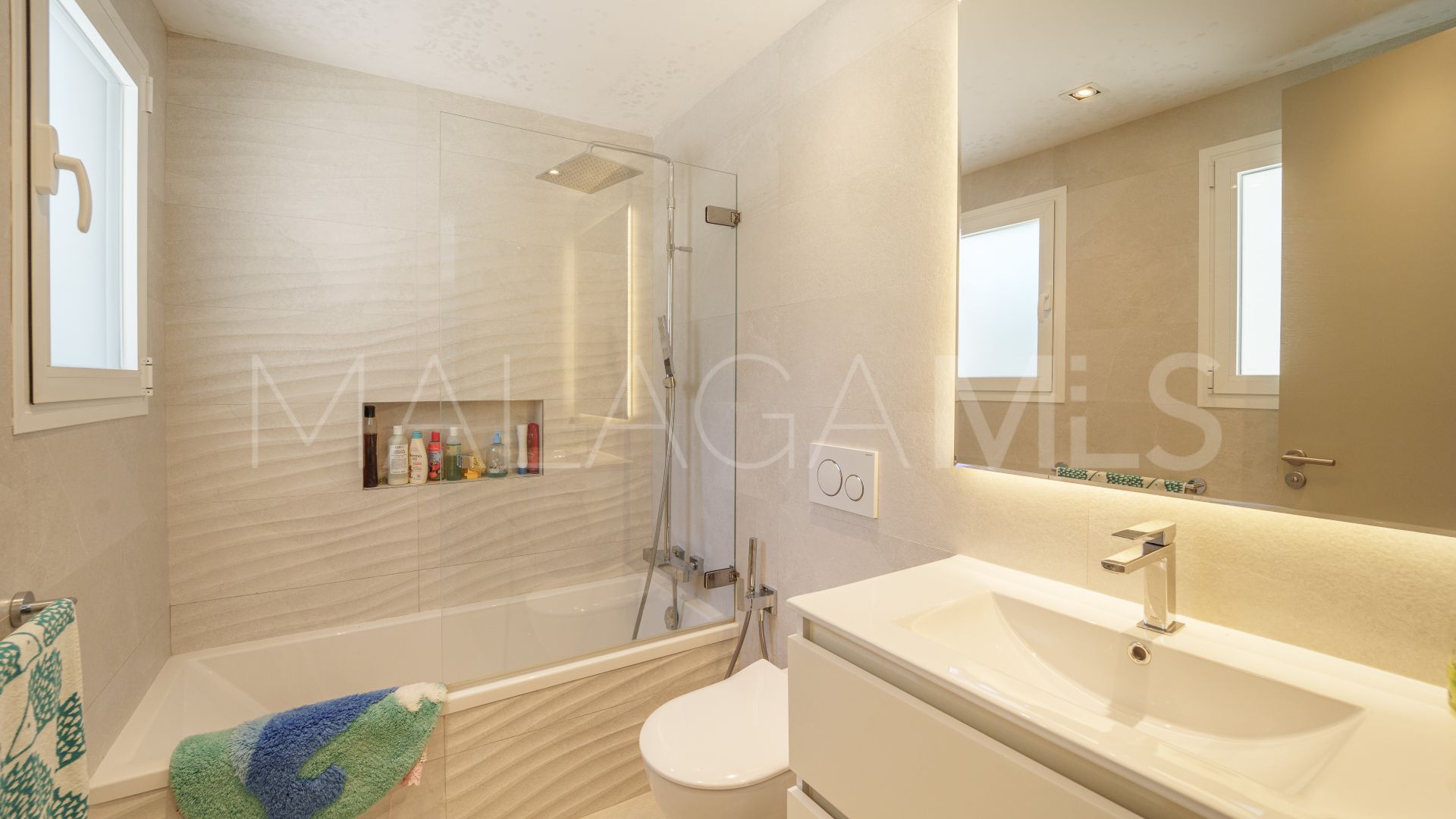 Villa for sale in Nueva Andalucia