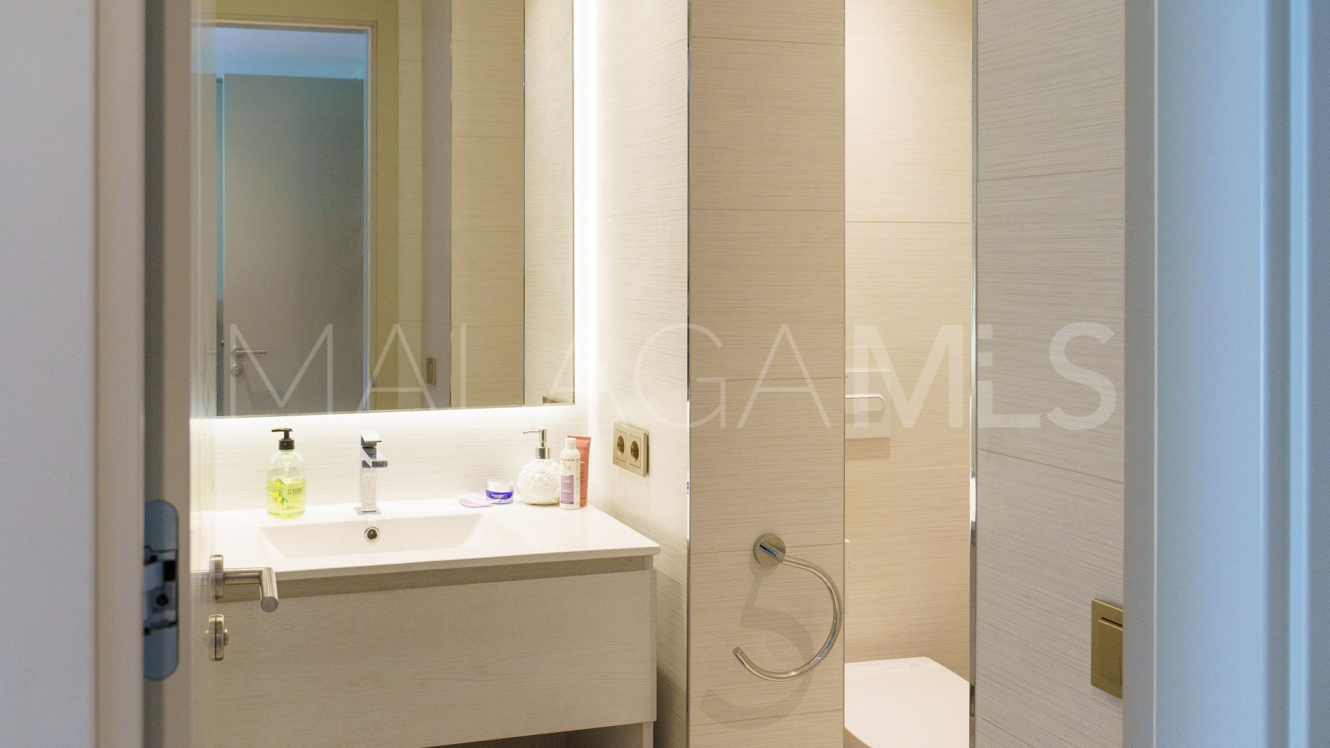 Villa for sale in Nueva Andalucia