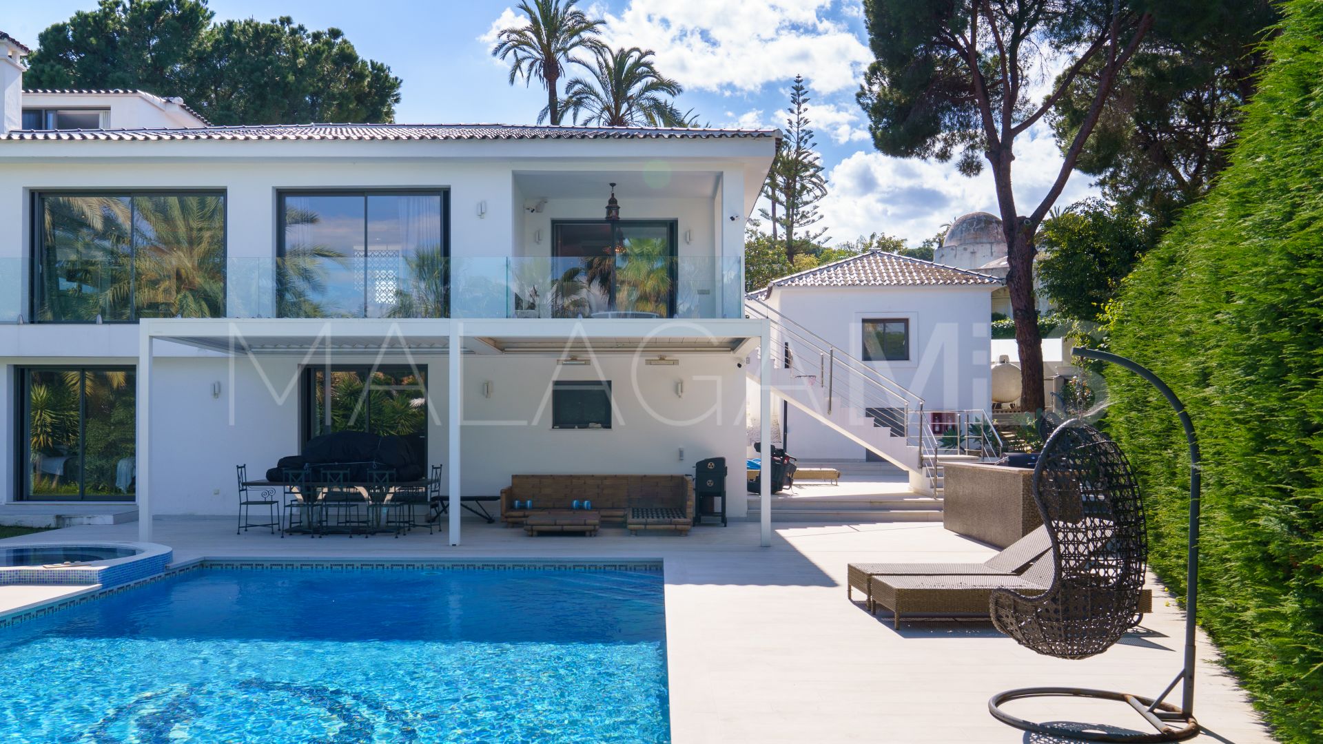 Villa for sale in Nueva Andalucia