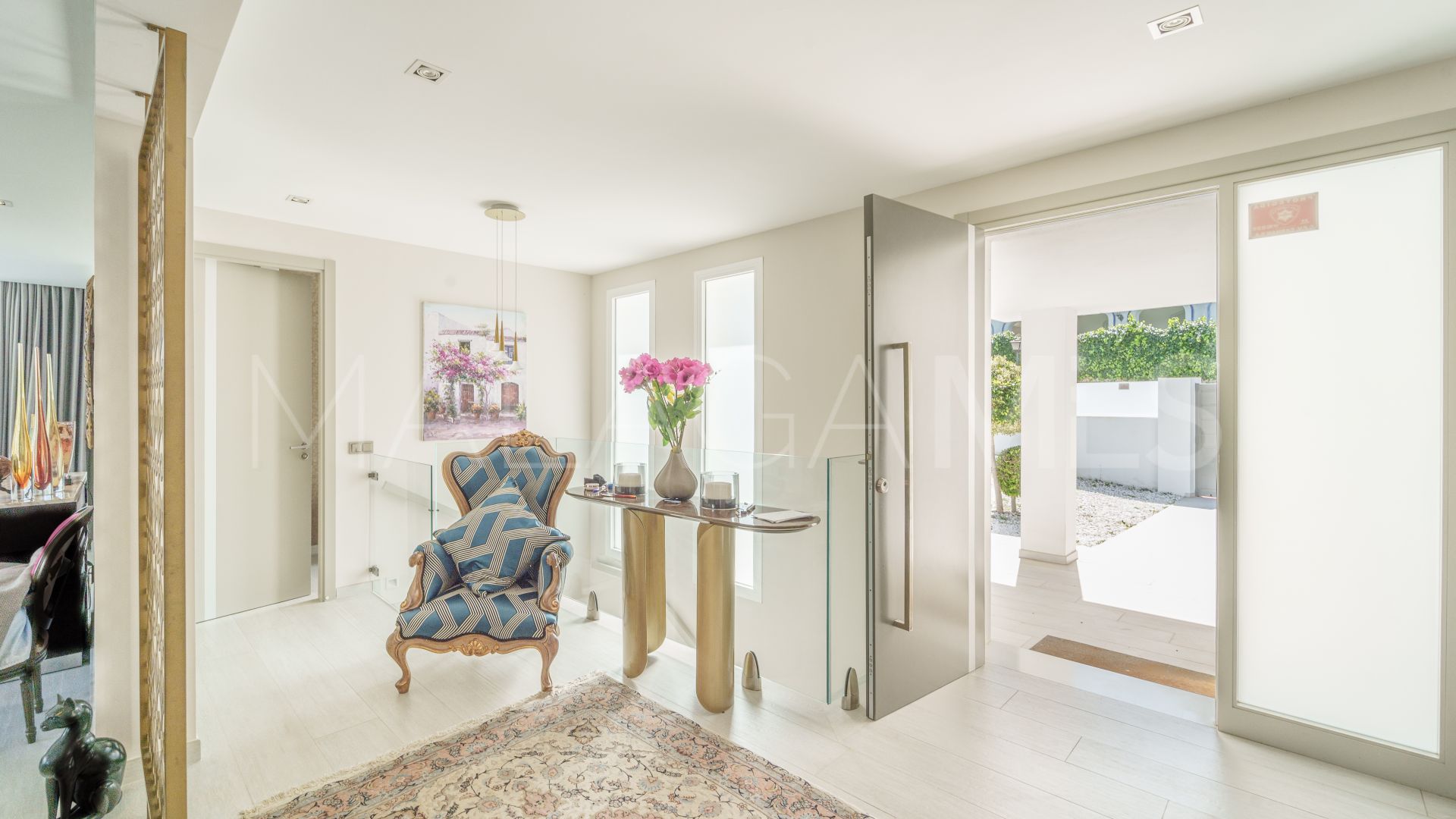 Villa for sale in Nueva Andalucia