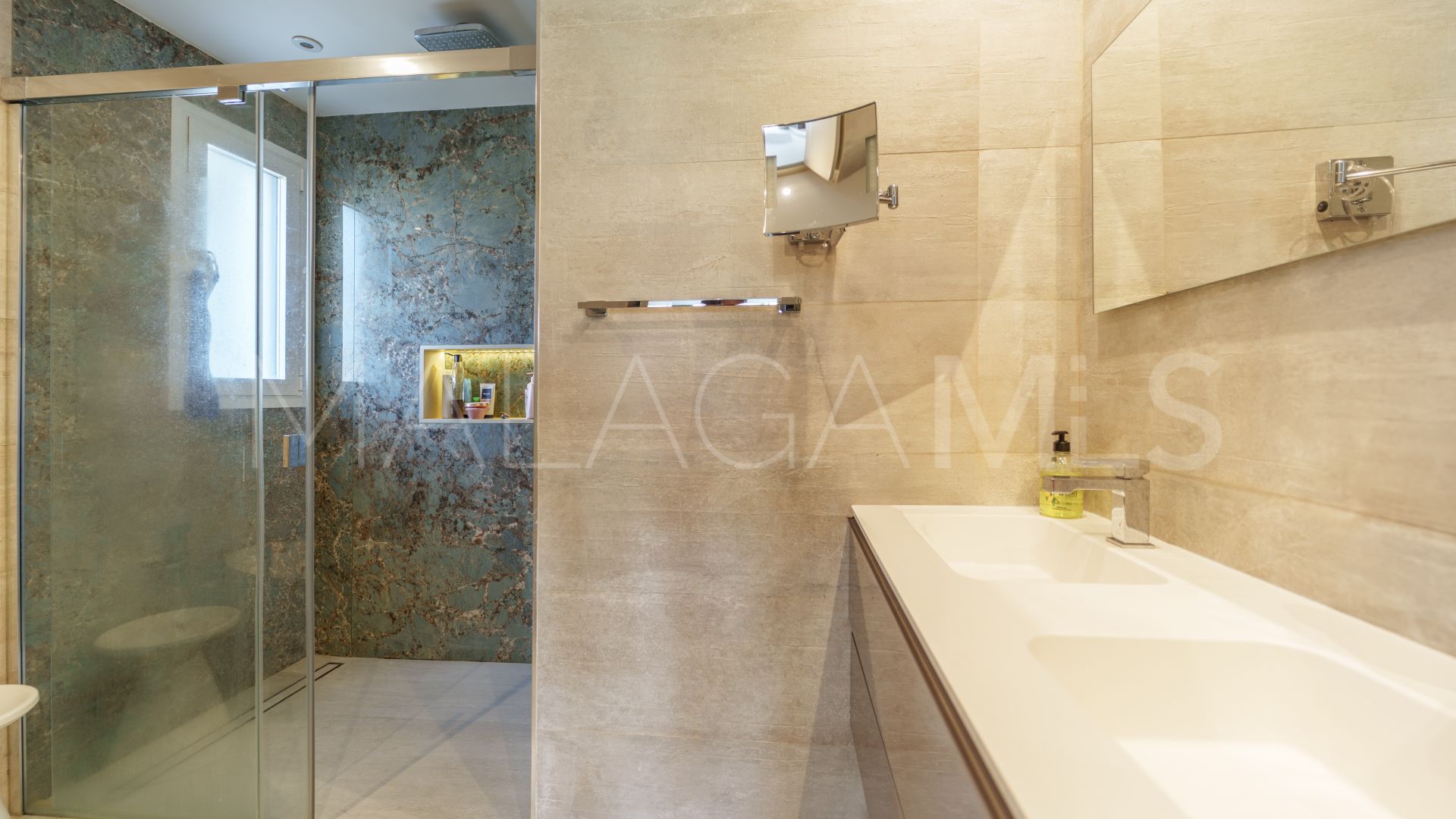 Villa for sale in Nueva Andalucia
