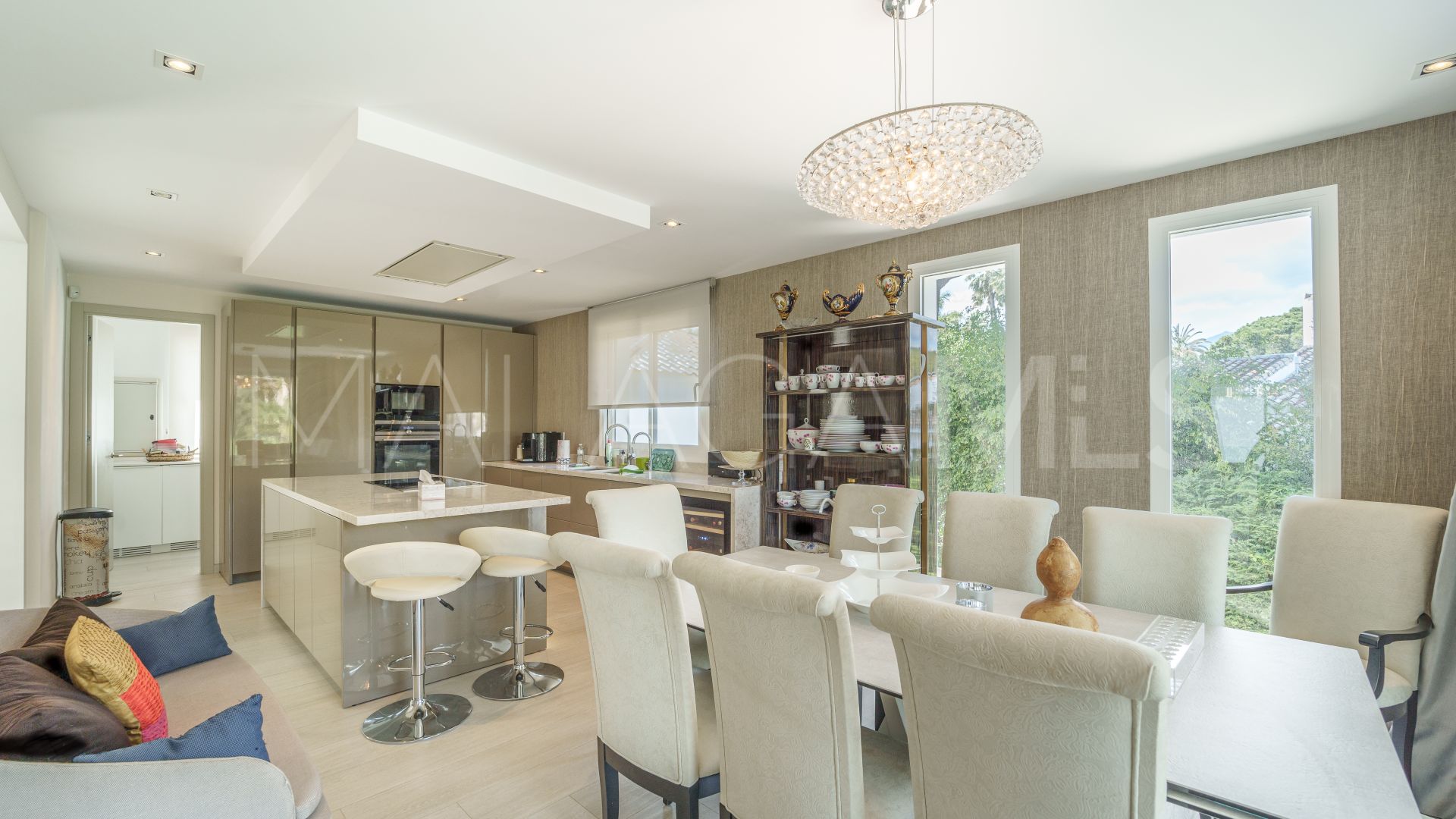 Villa for sale in Nueva Andalucia