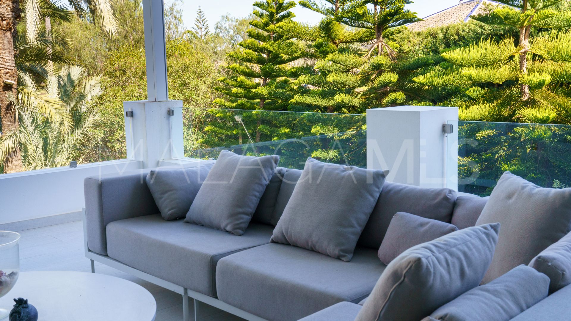 Villa for sale in Nueva Andalucia