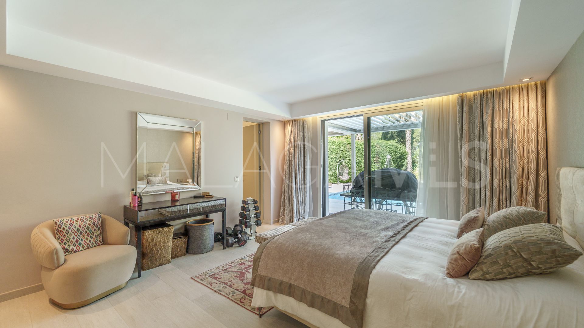 Villa for sale in Nueva Andalucia