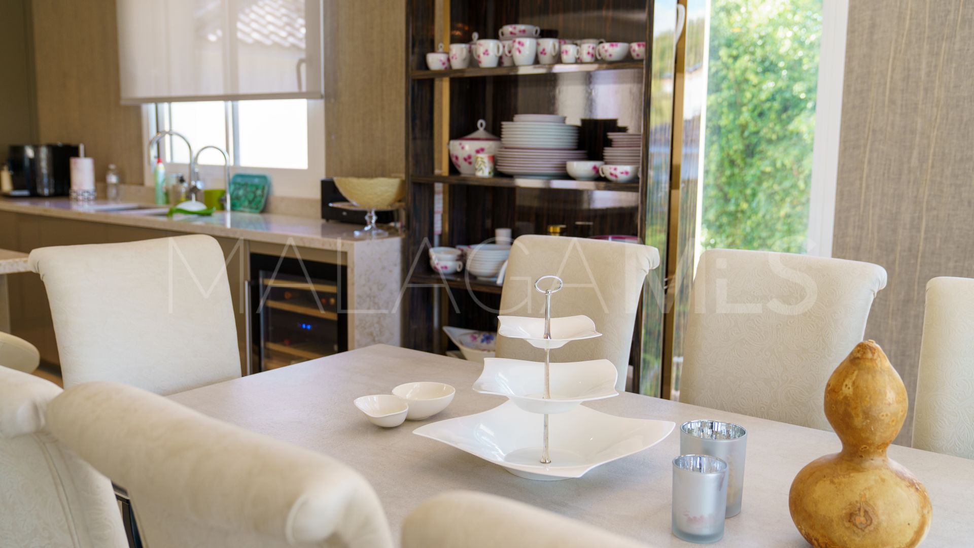 Villa for sale in Nueva Andalucia