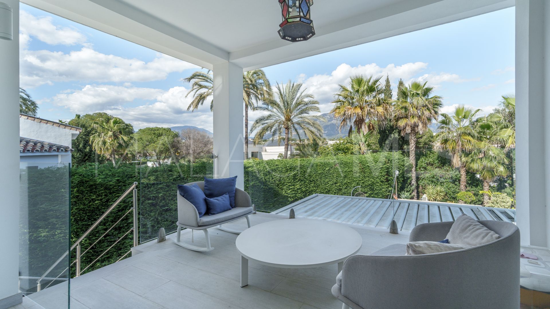 Villa for sale in Nueva Andalucia