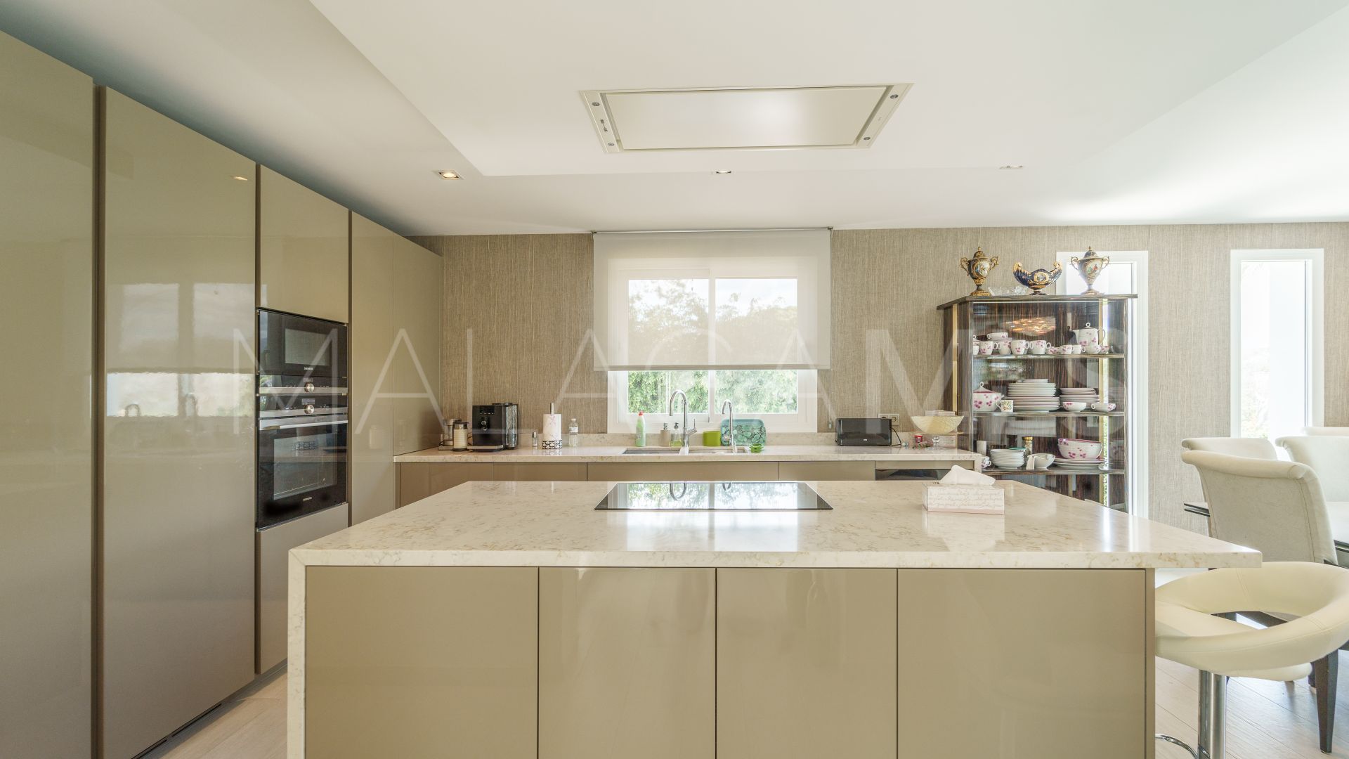 Villa for sale in Nueva Andalucia