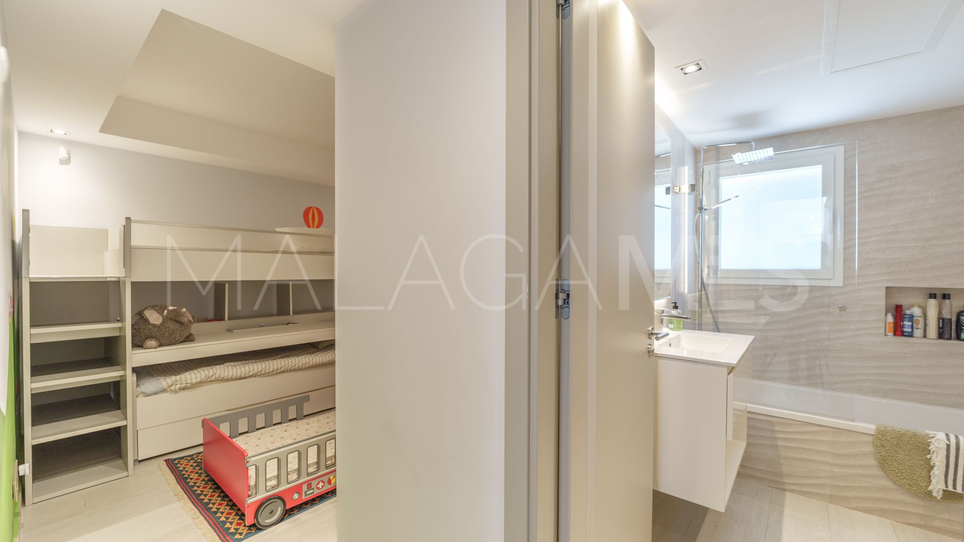 Villa for sale in Nueva Andalucia