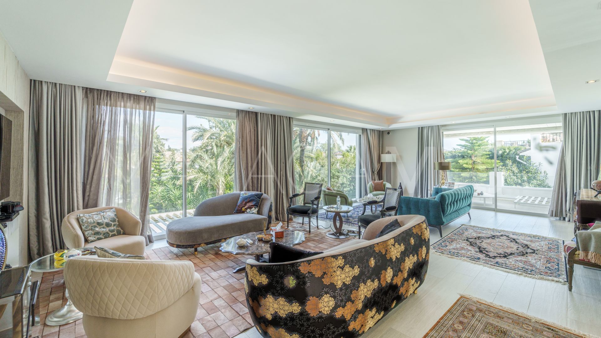 Villa for sale in Nueva Andalucia
