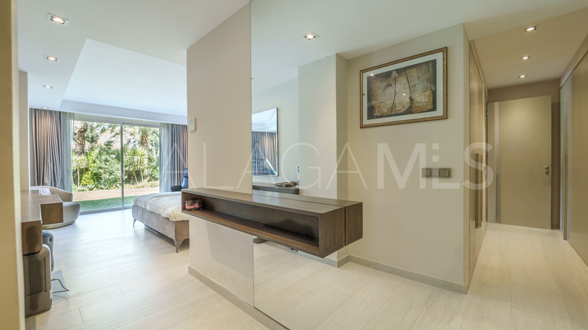 Villa for sale in Nueva Andalucia