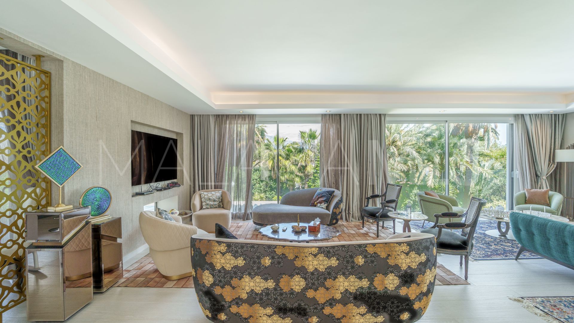 Villa for sale in Nueva Andalucia