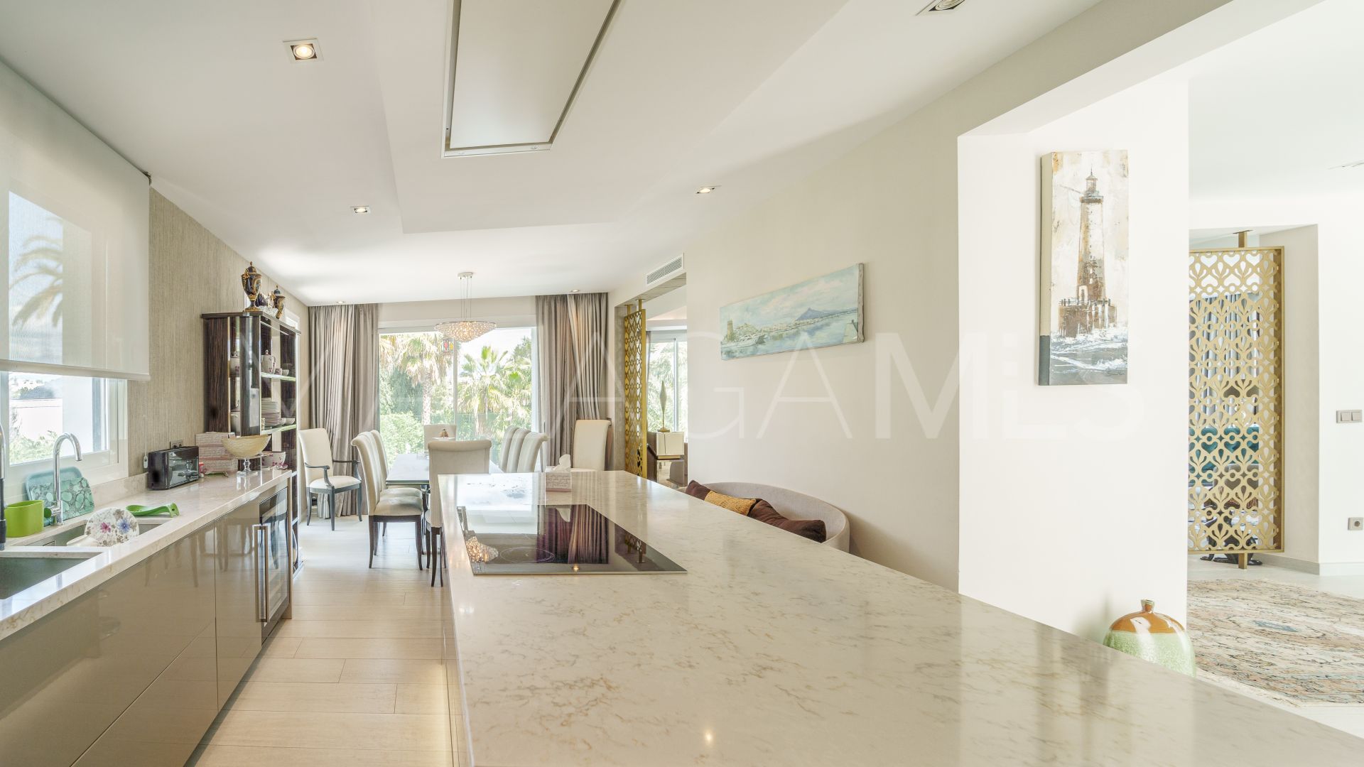 Villa for sale in Nueva Andalucia