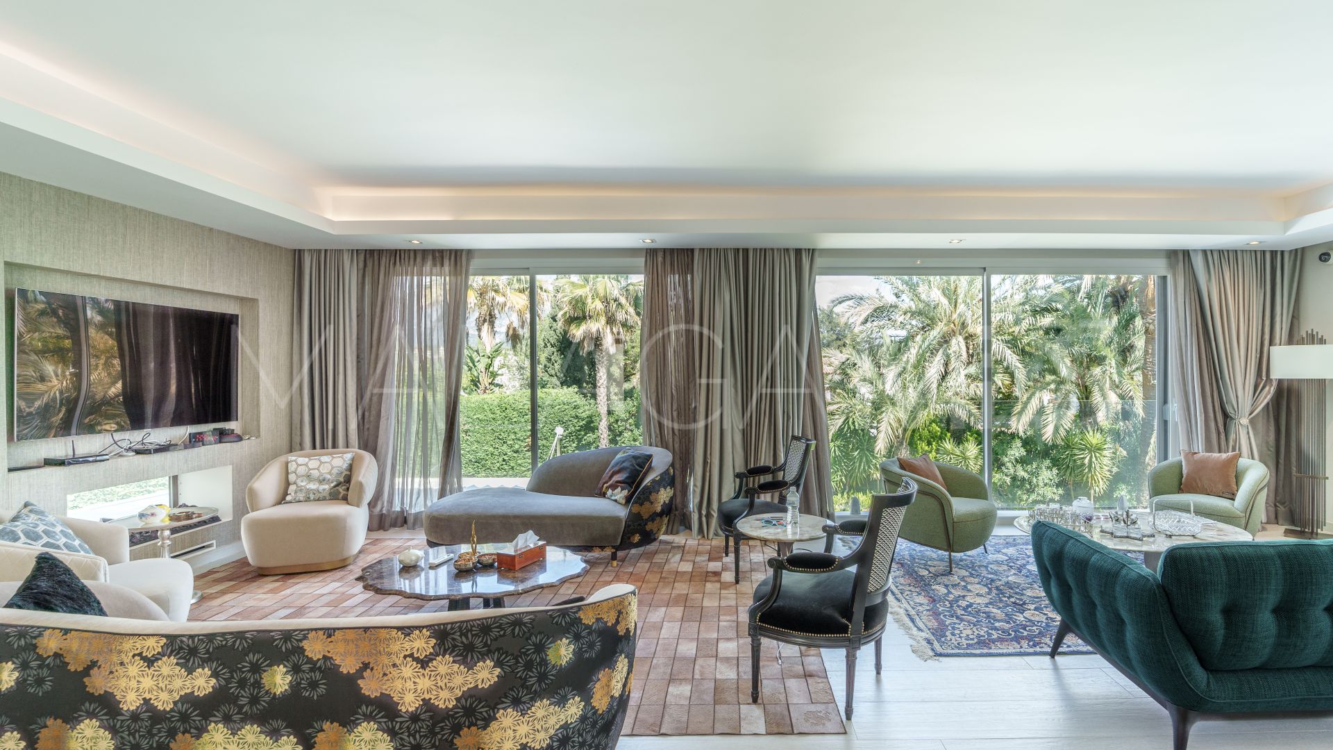 Villa for sale in Nueva Andalucia