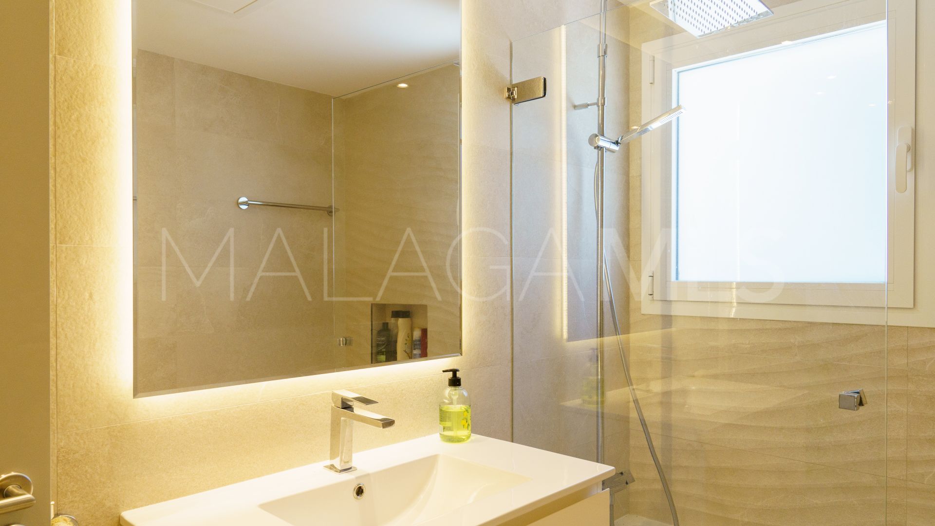 Villa for sale in Nueva Andalucia